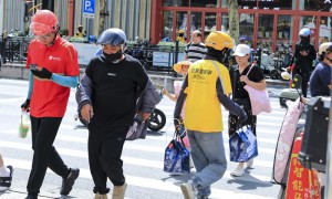 少赚200亿元,一场外卖大战,三家巨头“流血”